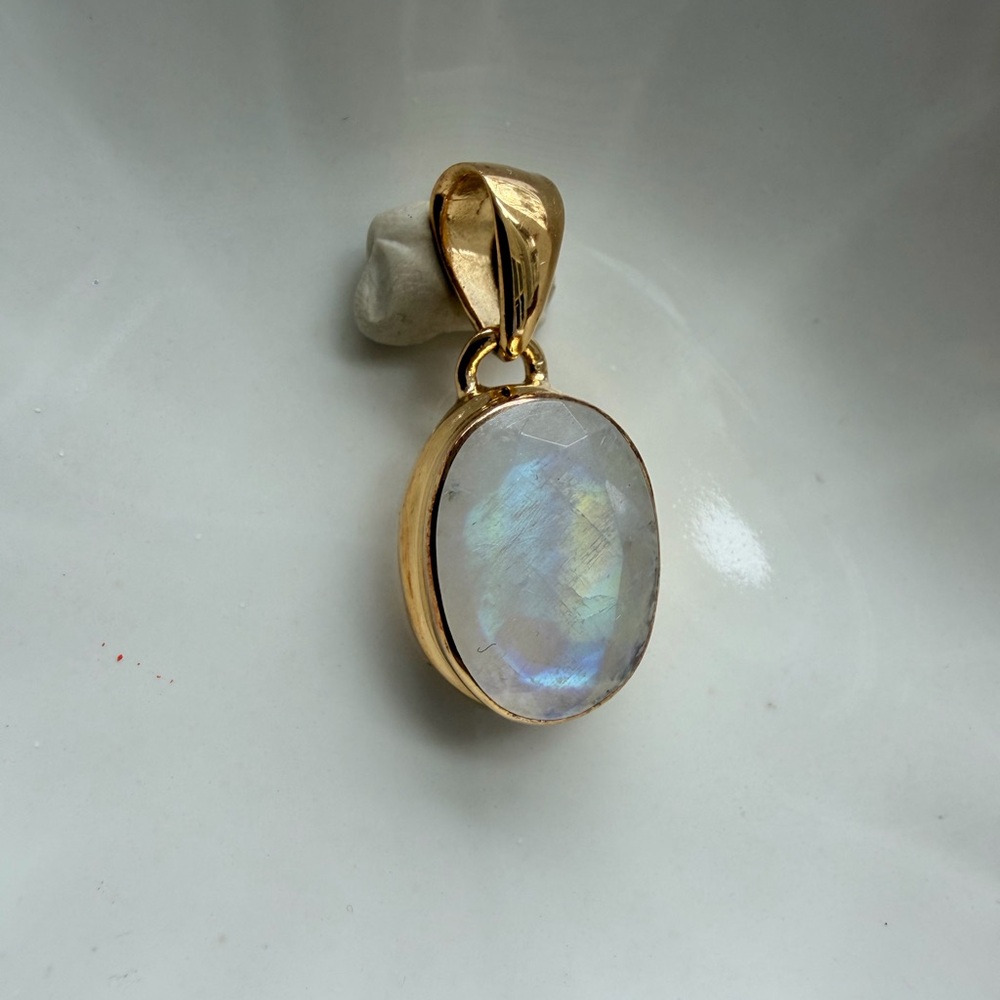 Rainbow Moonstone Faceted 18K Gold Plated 925 Sterling Silver Oval Pendant |